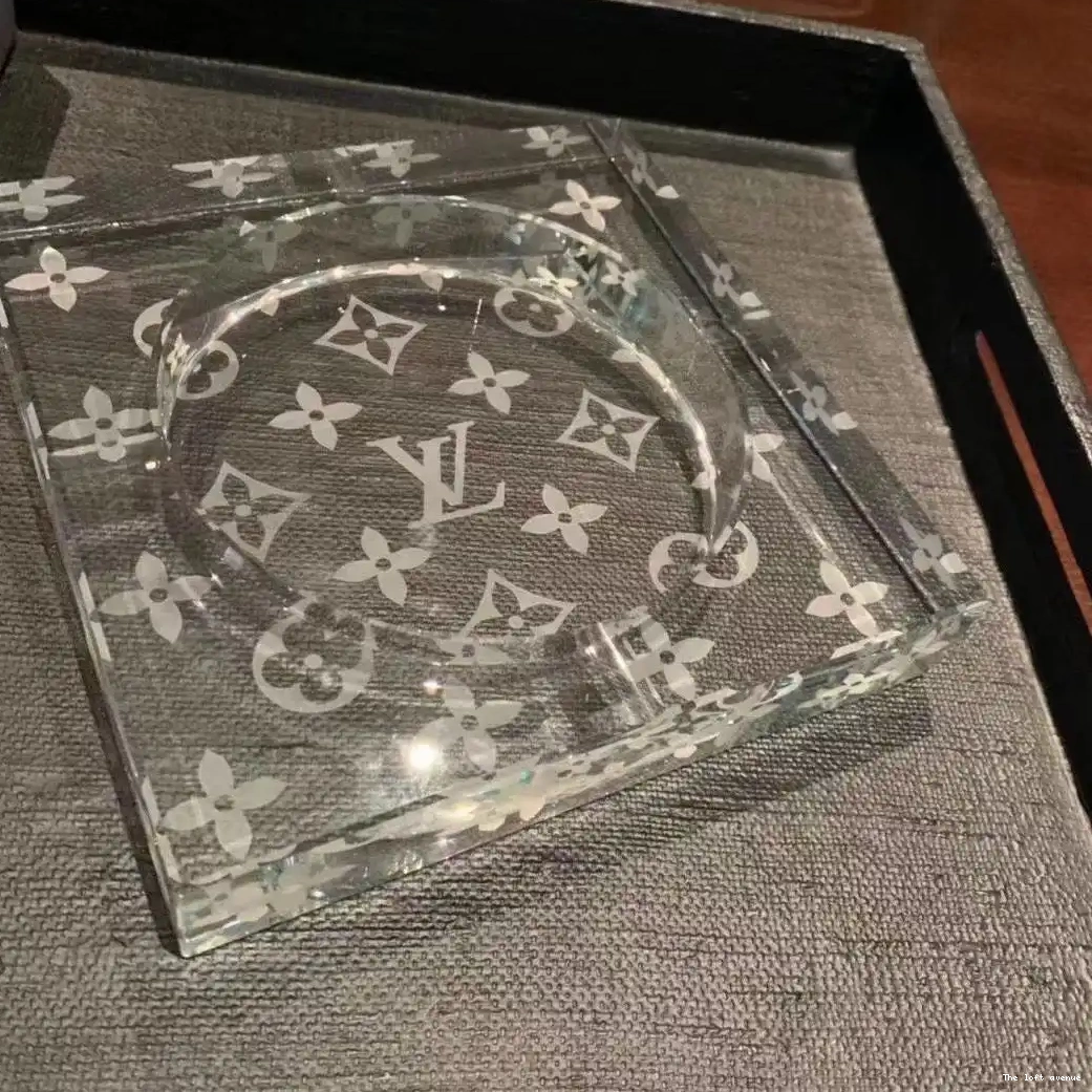 CUSTOM ASHTRAY LV 0517